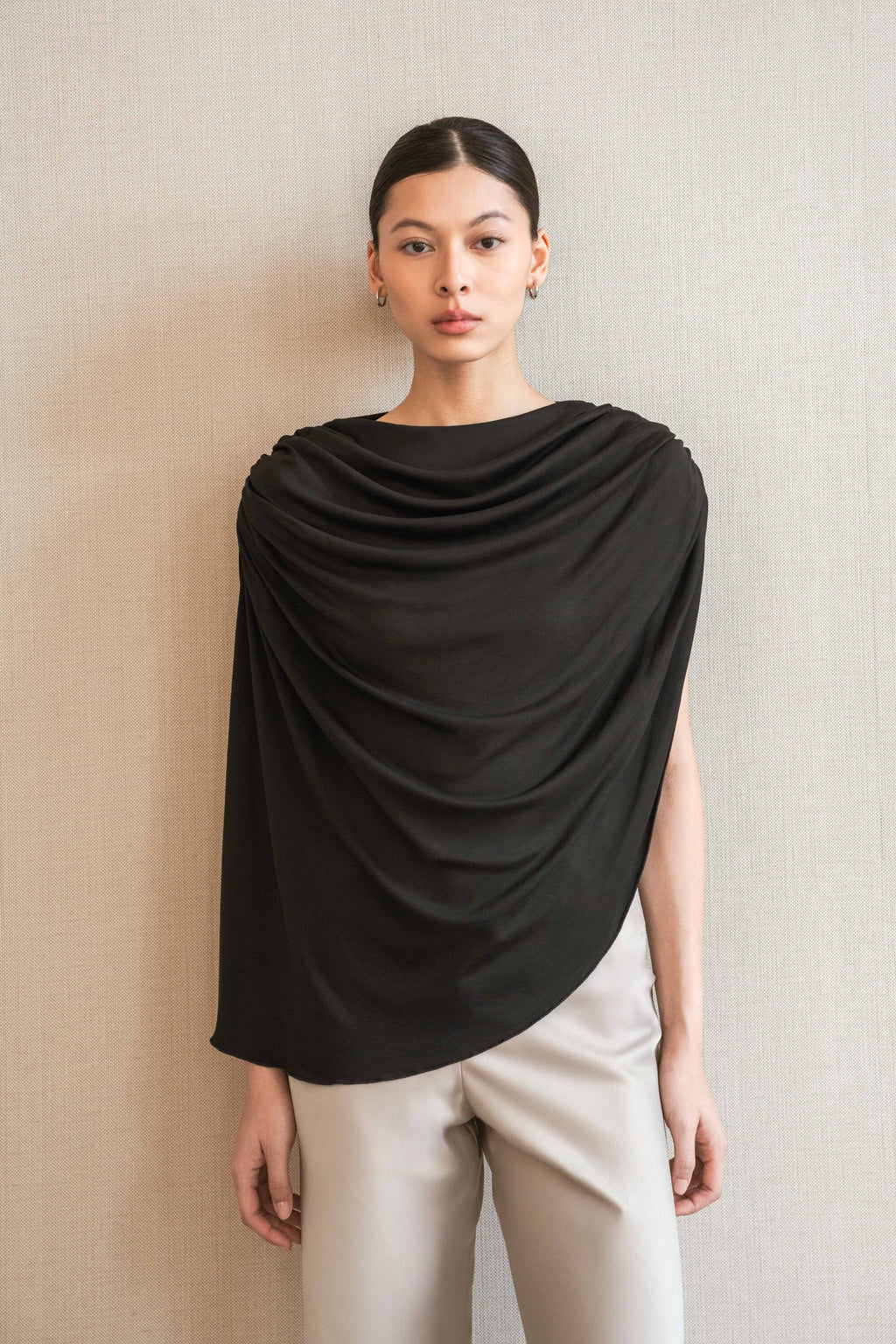 GATHERED ARC KNIT TOP